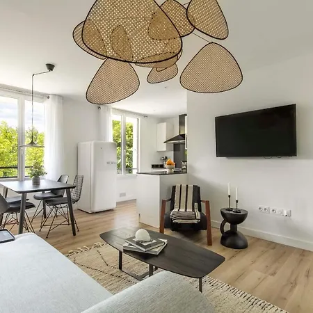 Helder Bagheera - 2 Bedrooms - High Speed Internet - Optional Parking Apartment *