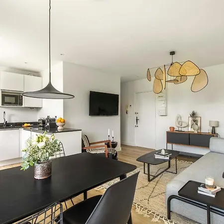 Helder Bagheera - 2 Bedrooms - High Speed Internet - Optional Parking *